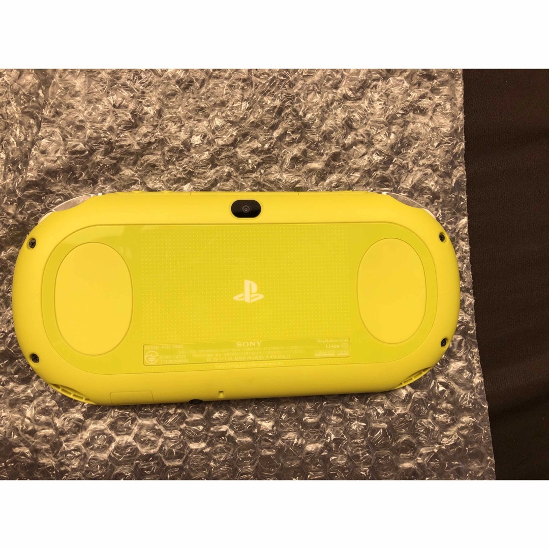 PlayStation Vita(プレイステーションヴィータ)のPlayStation®Vita（PCH-2000シリーズ）Wi-Fiモデル  エンタメ/ホビーのゲームソフト/ゲーム機本体(携帯用ゲーム機本体)の商品写真