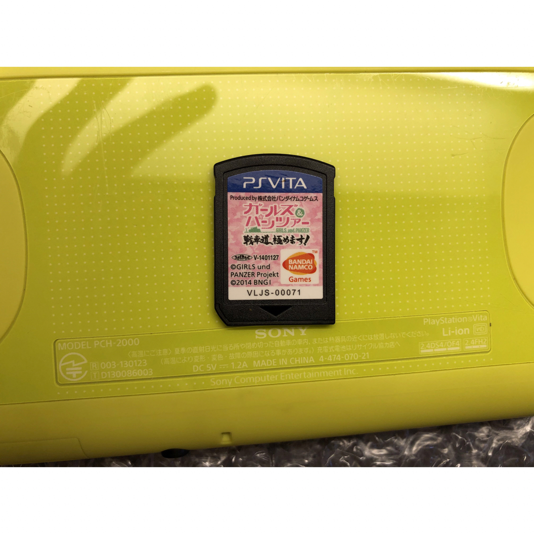 PlayStation Vita(プレイステーションヴィータ)のPlayStation®Vita（PCH-2000シリーズ）Wi-Fiモデル  エンタメ/ホビーのゲームソフト/ゲーム機本体(携帯用ゲーム機本体)の商品写真