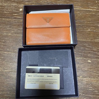 プラダ(PRADA)のPRADA オレンジ 2つ折り 財布 ウォレット (財布)