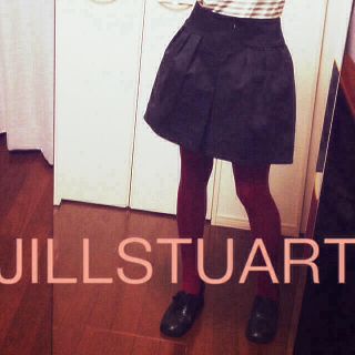 ジルスチュアート(JILLSTUART)の送込♥︎JILLスカート黒♥︎美品(ひざ丈スカート)