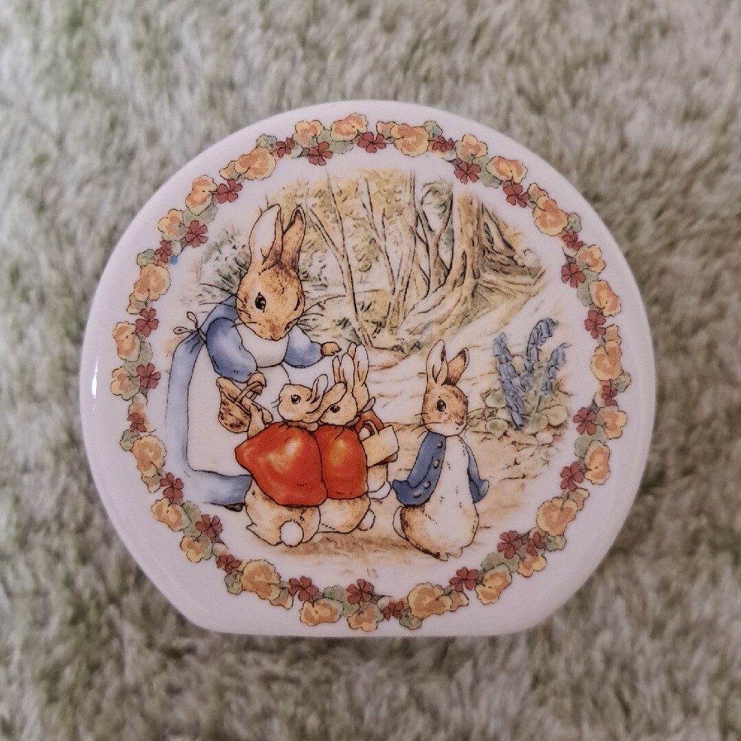 PETER RABBIT（TM）(ピーターラビット)のピーターラビット ドイツ ロイターポーセリン 貯金箱 エンタメ/ホビーのおもちゃ/ぬいぐるみ(キャラクターグッズ)の商品写真