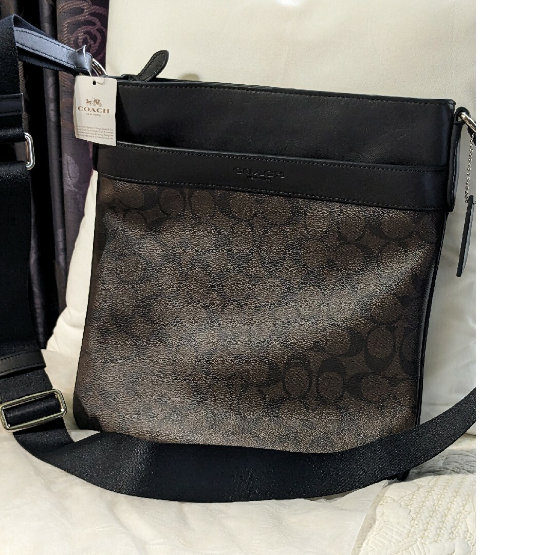 新品　未使用　COACHショルダーバッグ　男女兼用