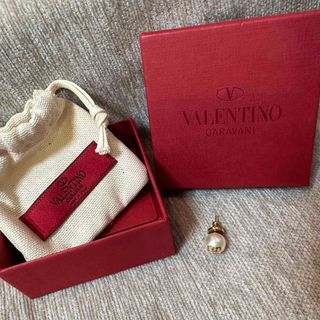 定価¥55,000 Valentino♡Vロゴパールピアス