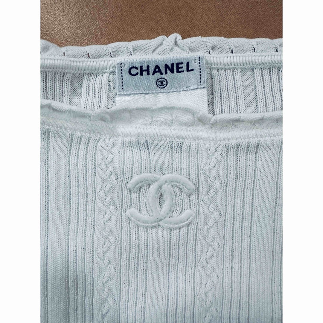 CHANEL(シャネル)のCHANEL シャネル　カットソー　ホワイト　ロゴ刺繍 レディースのトップス(カットソー(半袖/袖なし))の商品写真