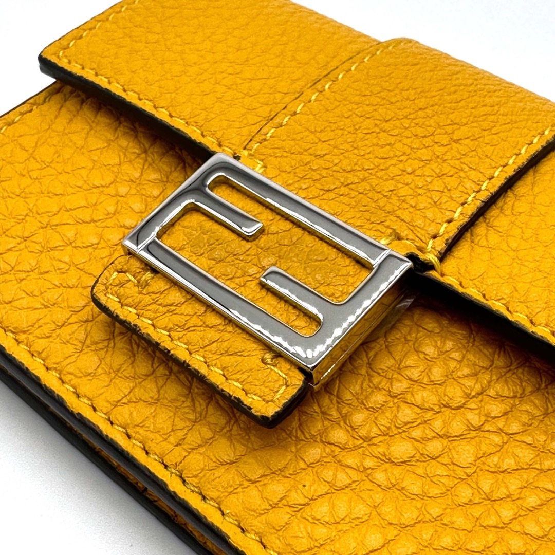 ピーカブー【新品】FENDI フェンディ コンパクト ショルダーバック カードケース 黄色