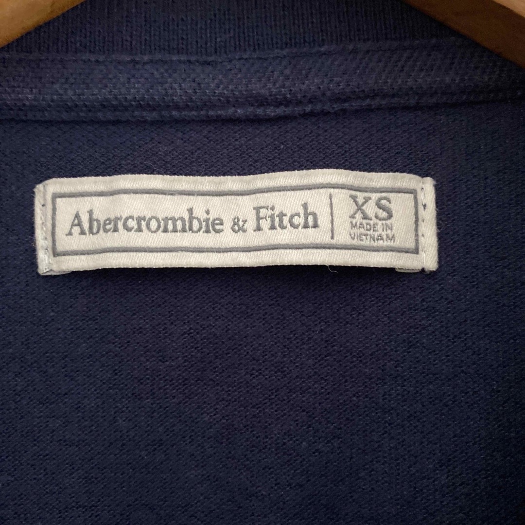 Abercrombie&Fitch(アバクロンビーアンドフィッチ)のアバクロンビー　ポロシャツ　ネイビー　XS レディースのトップス(ポロシャツ)の商品写真