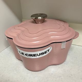 ルクルーゼ(LE CREUSET)のル・クルーゼ　ココットフルール　20  限定色　シュガーピンク(鍋/フライパン)