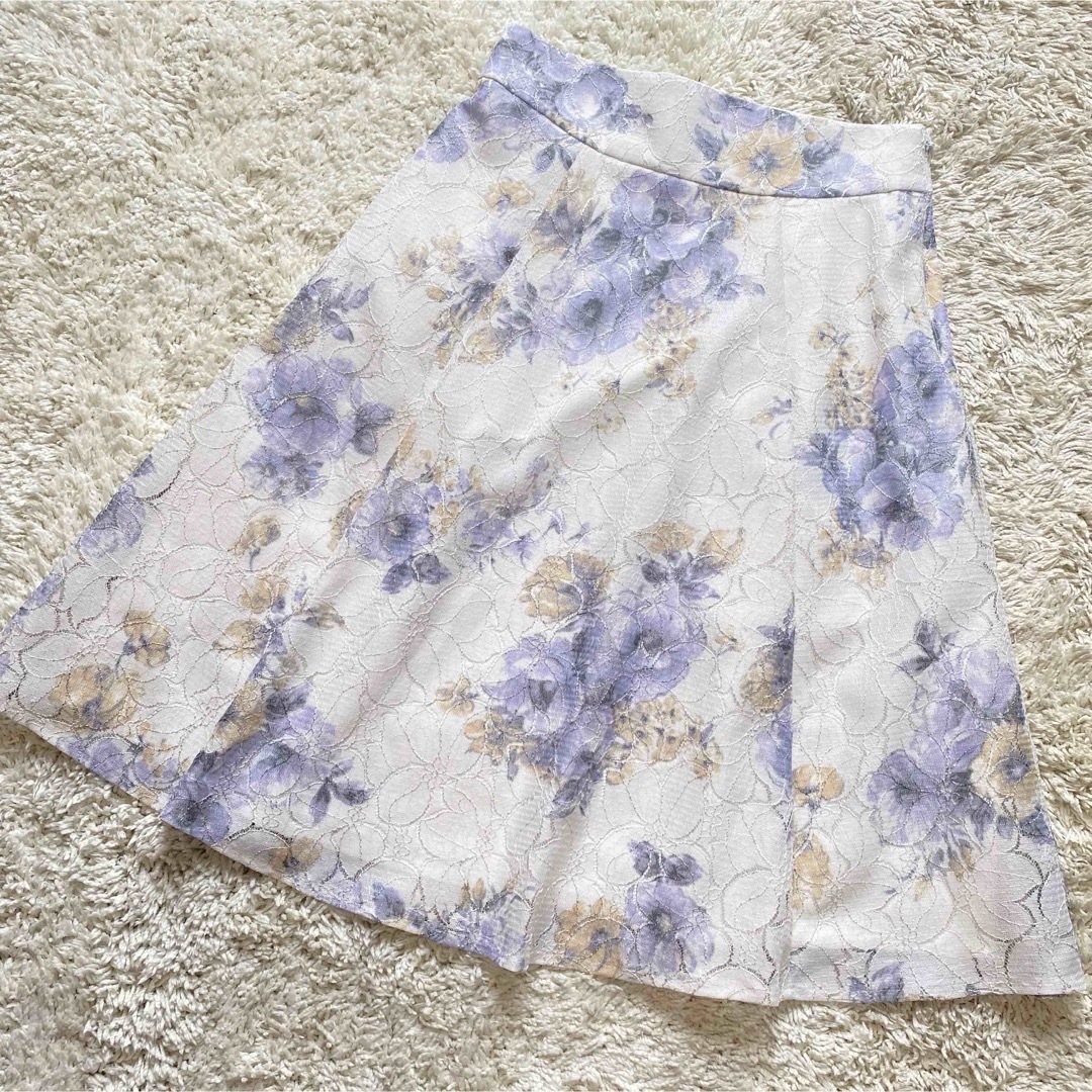 MISCH MASCH(ミッシュマッシュ)の美品✨️MISCH MASCH（ミッシュマッシュ） ジャガードレース花柄スカート レディースのスカート(ひざ丈スカート)の商品写真