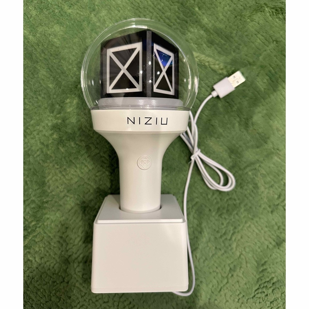 NiziU(ニジュー)のNiziUペンライト エンタメ/ホビーのタレントグッズ(アイドルグッズ)の商品写真