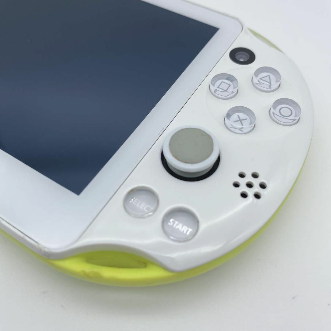 SONY(ソニー)の【液晶良好】ソニー PS Vita PCH-2000 ホワイト×ライムグリーン エンタメ/ホビーのゲームソフト/ゲーム機本体(携帯用ゲーム機本体)の商品写真