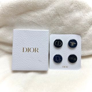 ディオール(Dior)の《DIOR》非売品ノベルティー ピンバッジ (ブローチ/コサージュ)