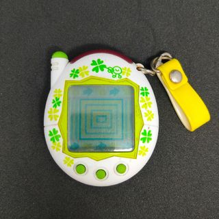 バンダイ(BANDAI)のケータイかいツーたまごっちプラス　ほわいとくろーばー(携帯用ゲーム機本体)