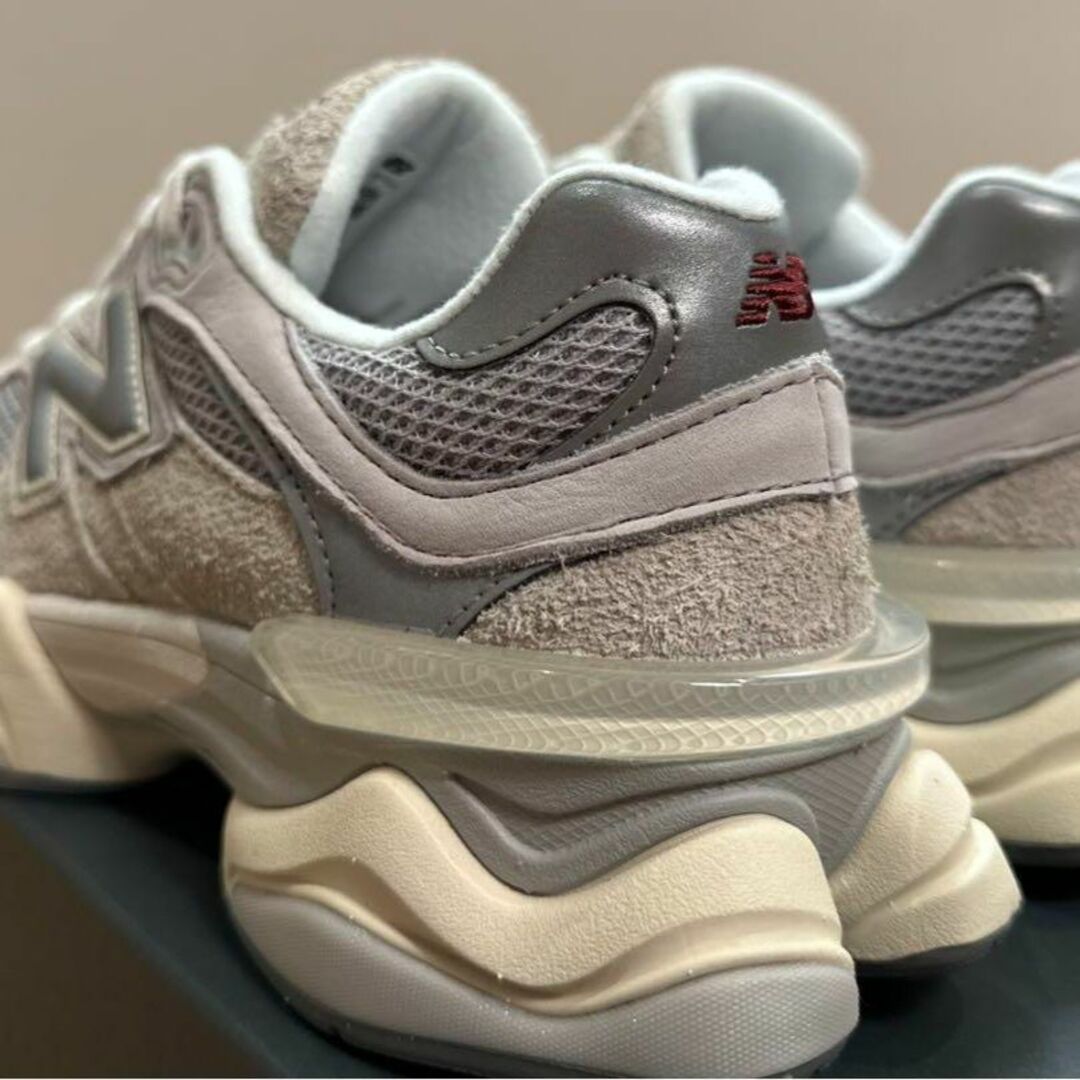 2022年最新版☆高級感溢れる ニューバランス 24.5 NEW BALANCE