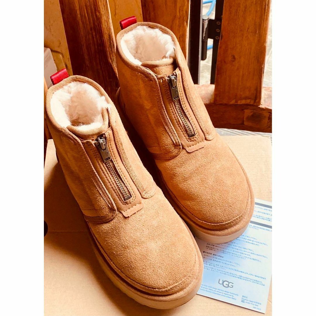 UGG(アグ)の完売。。。✨超美品✨25⇒24～✨UGG✨NEUMEL PLATFORM ZIP レディースの靴/シューズ(ブーツ)の商品写真