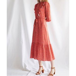 ジルスチュアート(JILLSTUART)のヨンア　ジルスチュアート　コラボ　フラワーマキシワンピース　ドレス　少花柄(ロングワンピース/マキシワンピース)