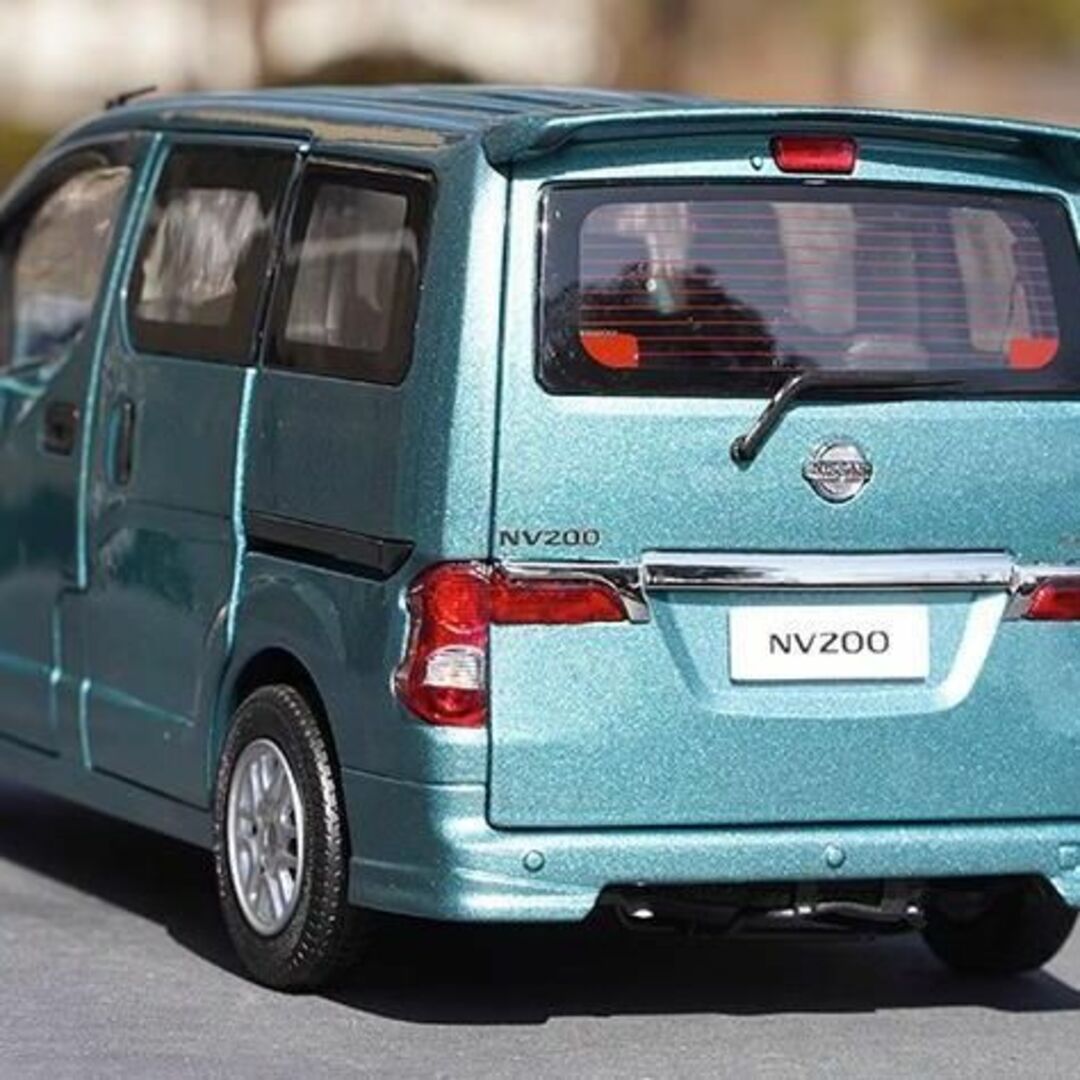 ミニカー 1/18 ニッサン NV200 MPV 2