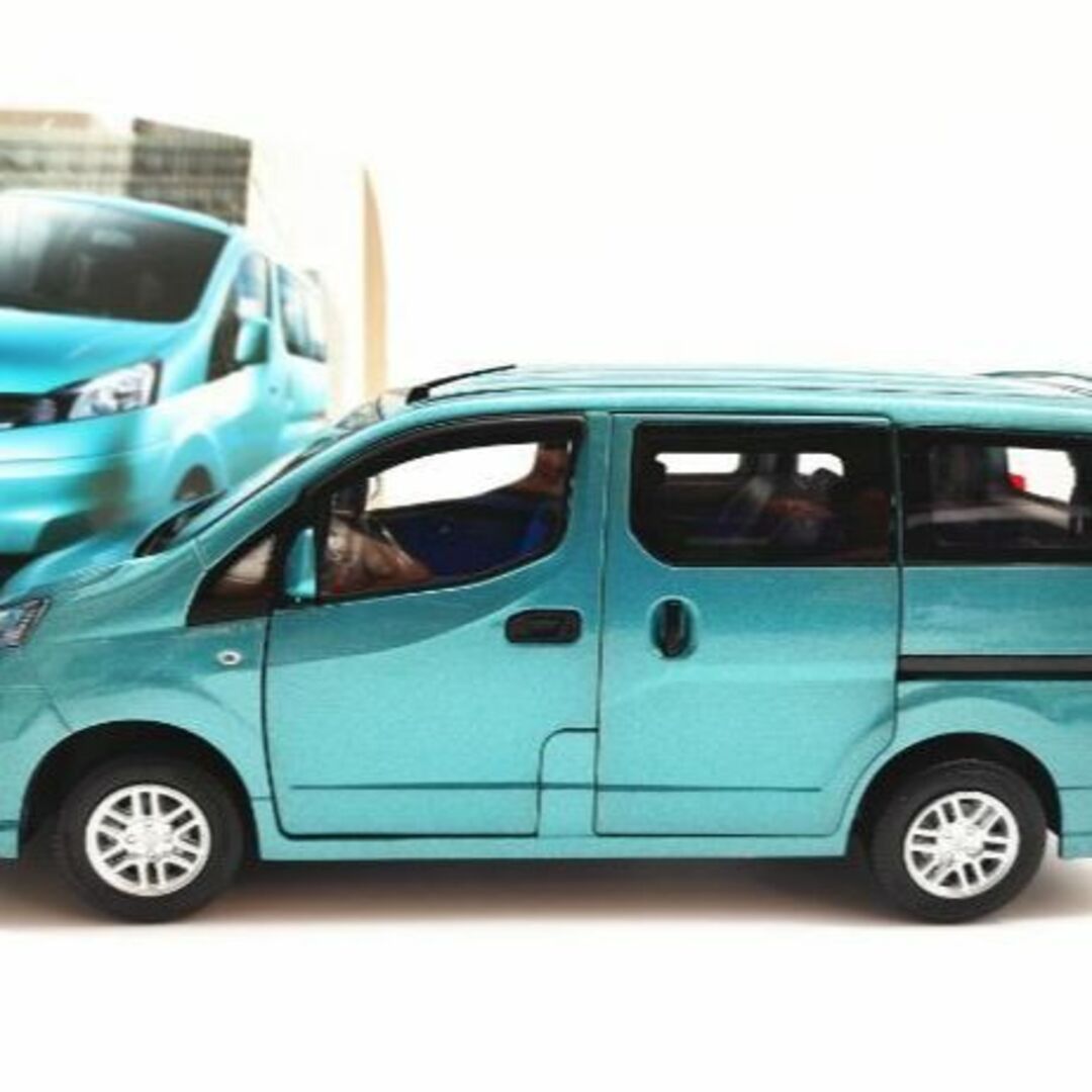 ミニカー 1/18 ニッサン NV200 MPV 7