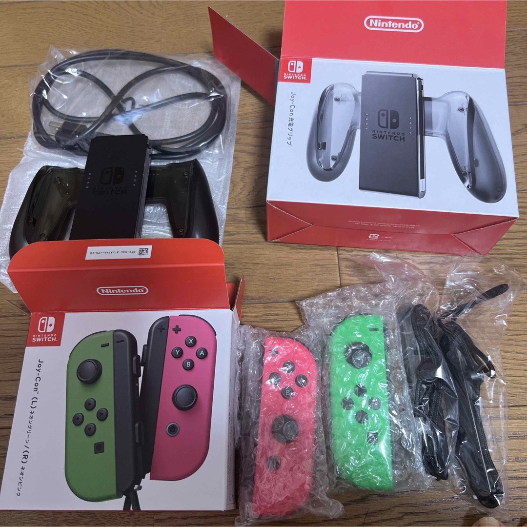 Nintendo Switch(ニンテンドースイッチ)のNintendo Switch ジョイコンネオンピンク＆グリーン、ジョイコン充電 エンタメ/ホビーのゲームソフト/ゲーム機本体(家庭用ゲーム機本体)の商品写真