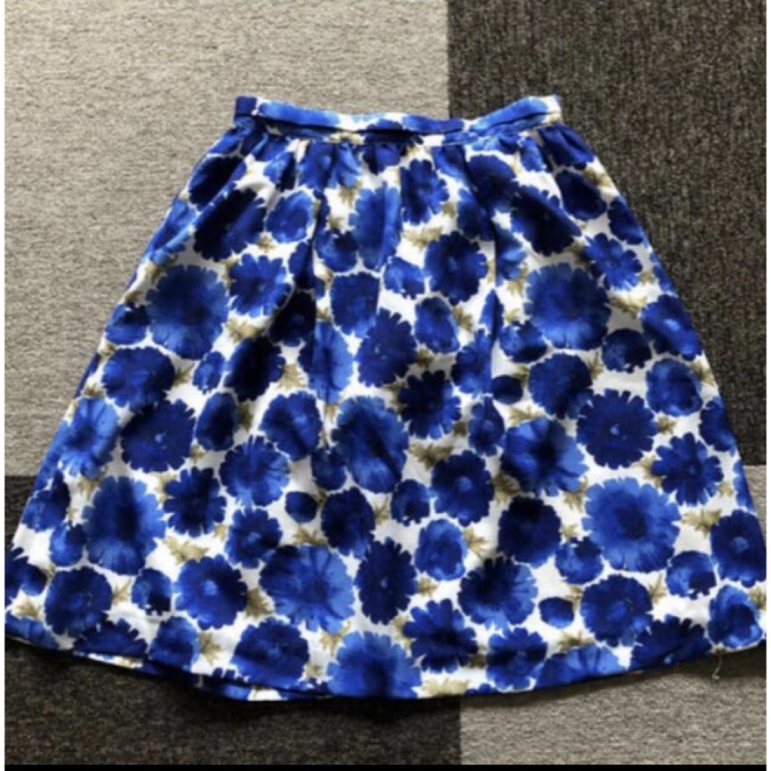 Rope' Picnic(ロペピクニック)のロペピクニック　ブルー　フラワースカート　花柄スカート レディースのスカート(ひざ丈スカート)の商品写真