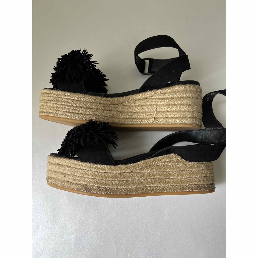 MUVEIL(ミュベール)のミュベール　ブラックフリンジ サンダル レディースの靴/シューズ(サンダル)の商品写真