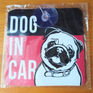 ドッグインカー/DOG IN CAR    吸盤タイプ   カーステッカー　パグ(車内アクセサリ)