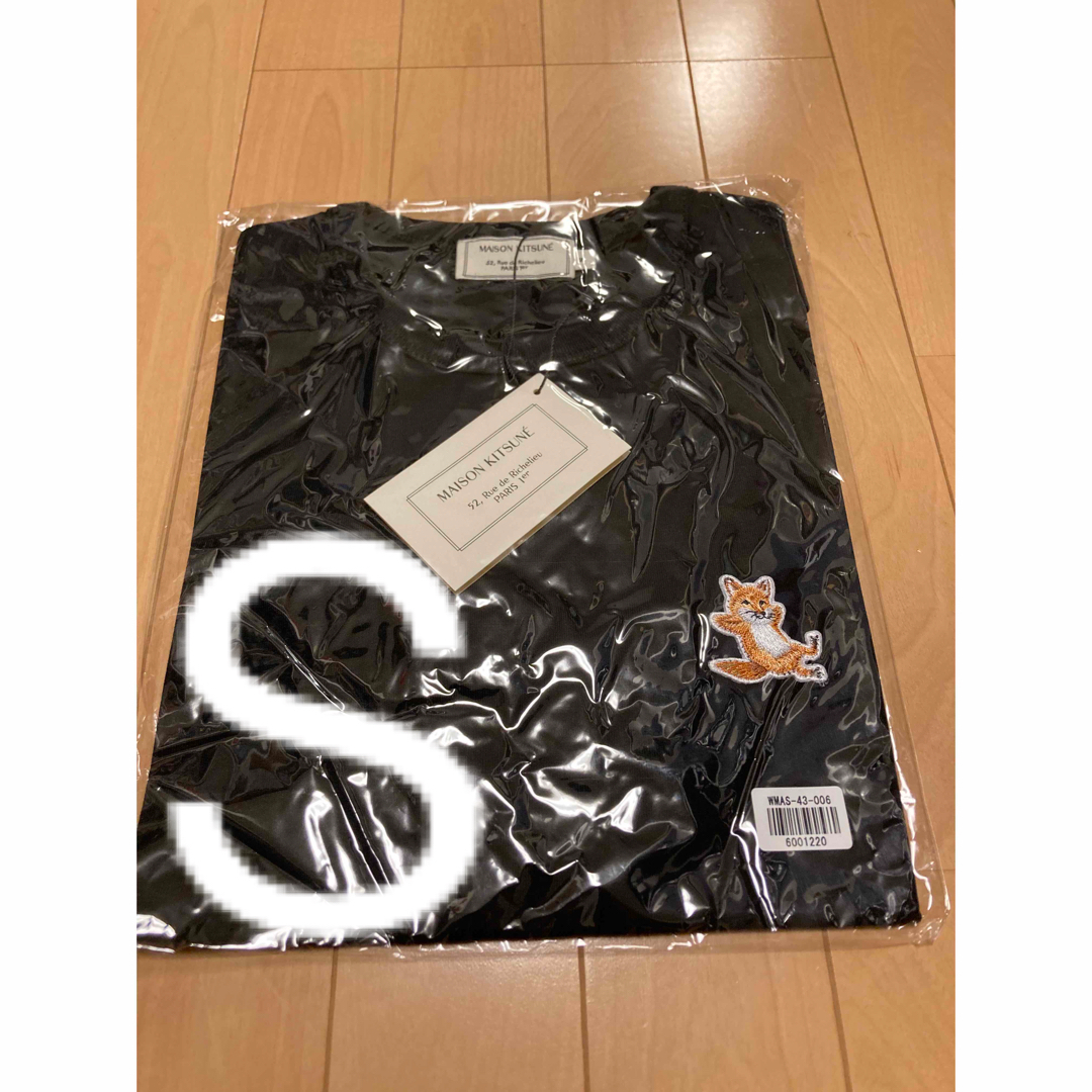 MAISON KITSUNE'(メゾンキツネ)の⑧ S メゾンキツネ　チラックスフォックス　Tシャツ　黒 レディースのトップス(Tシャツ(半袖/袖なし))の商品写真