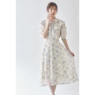 トッコクローゼット(TOCCO closet)のボウタイリボン×ケープカラーアンティークパンジープリントワンピース(ひざ丈ワンピース)