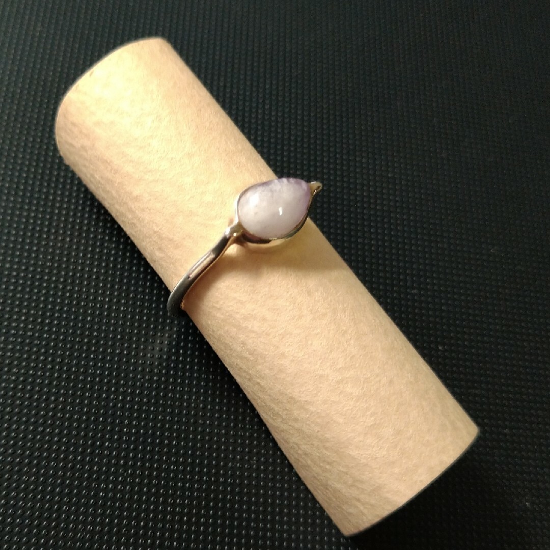 石付きリング　指輪　ホワイト＆パープル　サイズ大きめ　カジュアルリング レディースのアクセサリー(リング(指輪))の商品写真