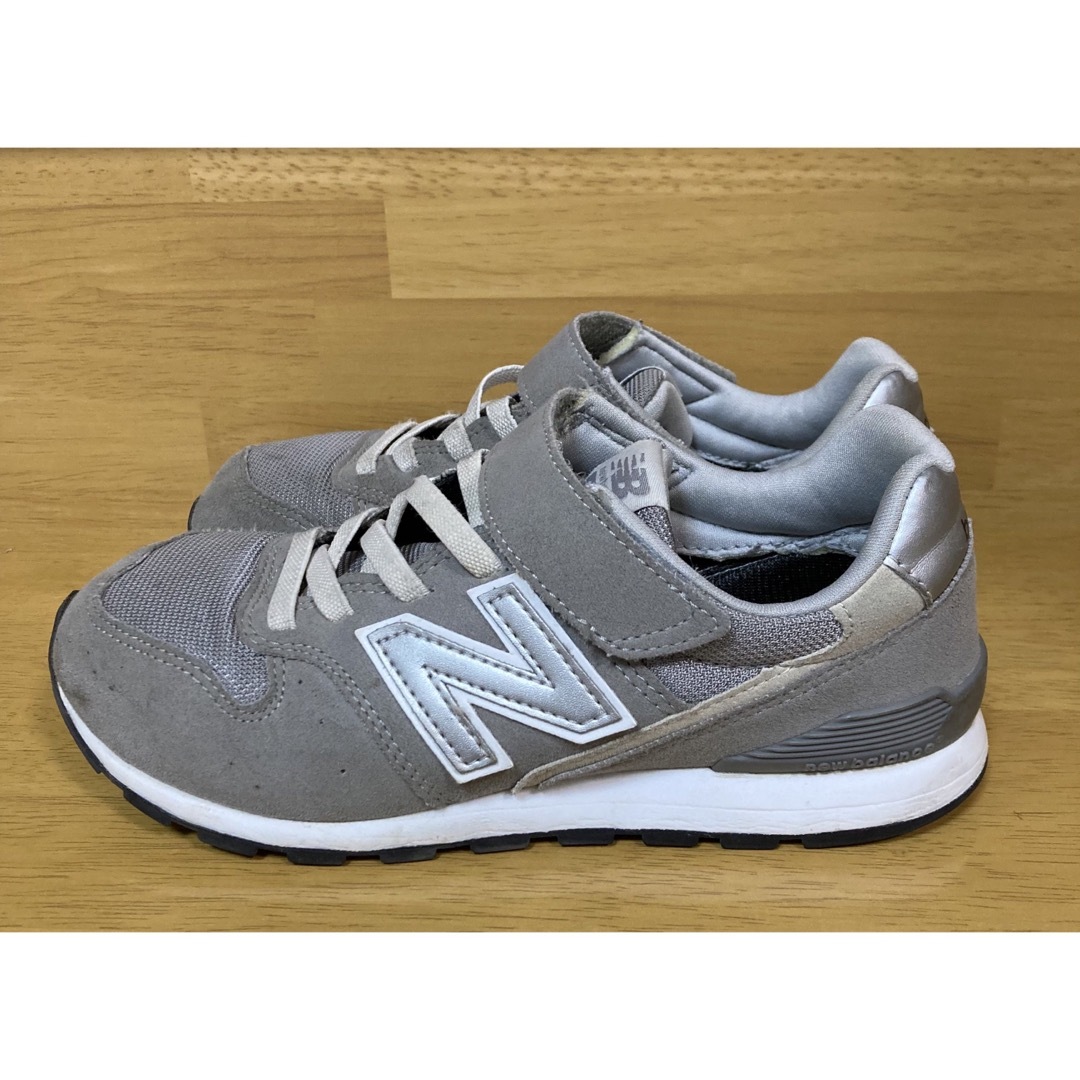 New Balance(ニューバランス)のニューバランス　キッズ・ジュニア　996  スニーカー　22cm キッズ/ベビー/マタニティのキッズ靴/シューズ(15cm~)(スニーカー)の商品写真