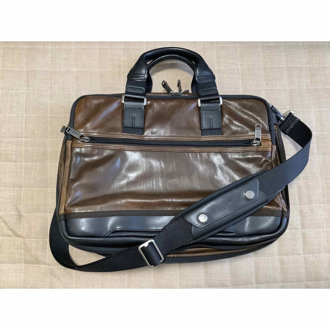 TUMI(トゥミ)の超レア品　TUMI ALFHA BRAVO  2way 革バッグ　ほぼ新品 メンズのバッグ(ビジネスバッグ)の商品写真