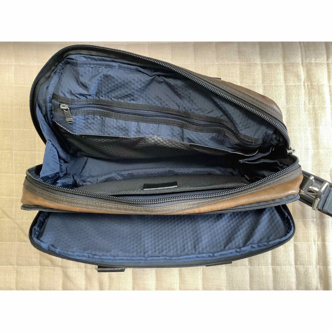 TUMI(トゥミ)の超レア品　TUMI ALFHA BRAVO  2way 革バッグ　ほぼ新品 メンズのバッグ(ビジネスバッグ)の商品写真