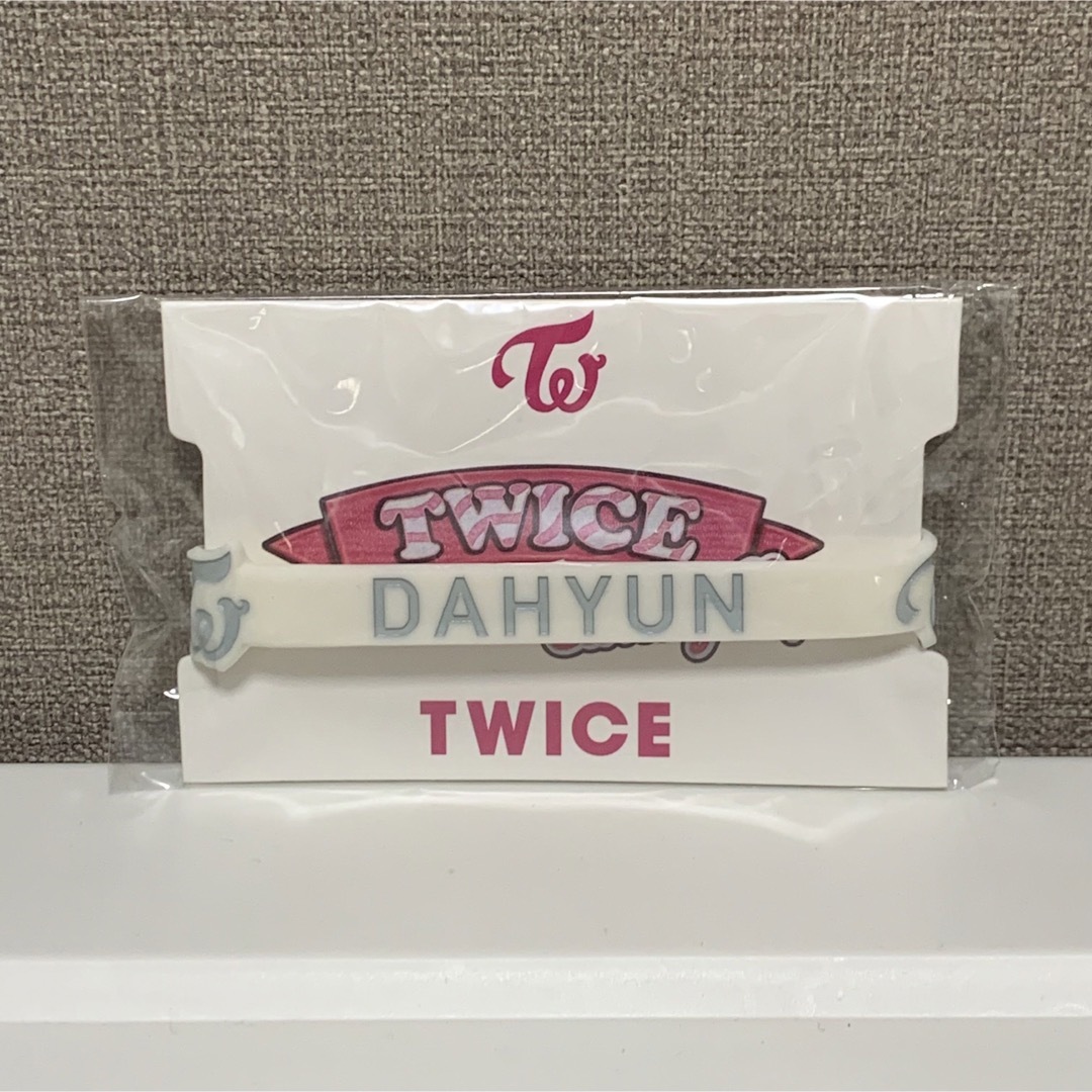 TWICE(トゥワイス)の【新品・未開封】ダヒョン ラバーバンド エンタメ/ホビーのタレントグッズ(アイドルグッズ)の商品写真