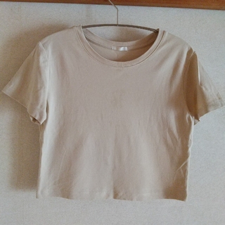 ジーユー(GU)の最終値下げ！　レディースTシャツ　チビT　ミニT　チラ見せ　ベージュ(Tシャツ(半袖/袖なし))