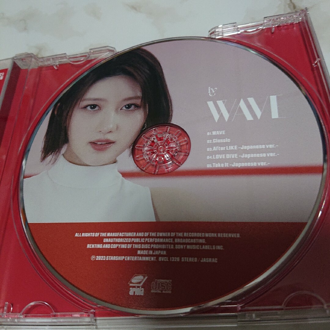 IVE(アイヴ)のIVE WAVE通常盤CDガウル エンタメ/ホビーのCD(K-POP/アジア)の商品写真