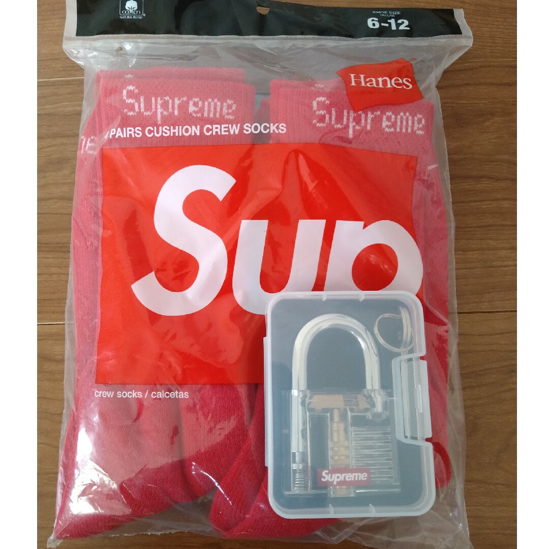 SUPREME ソックス赤&南京錠