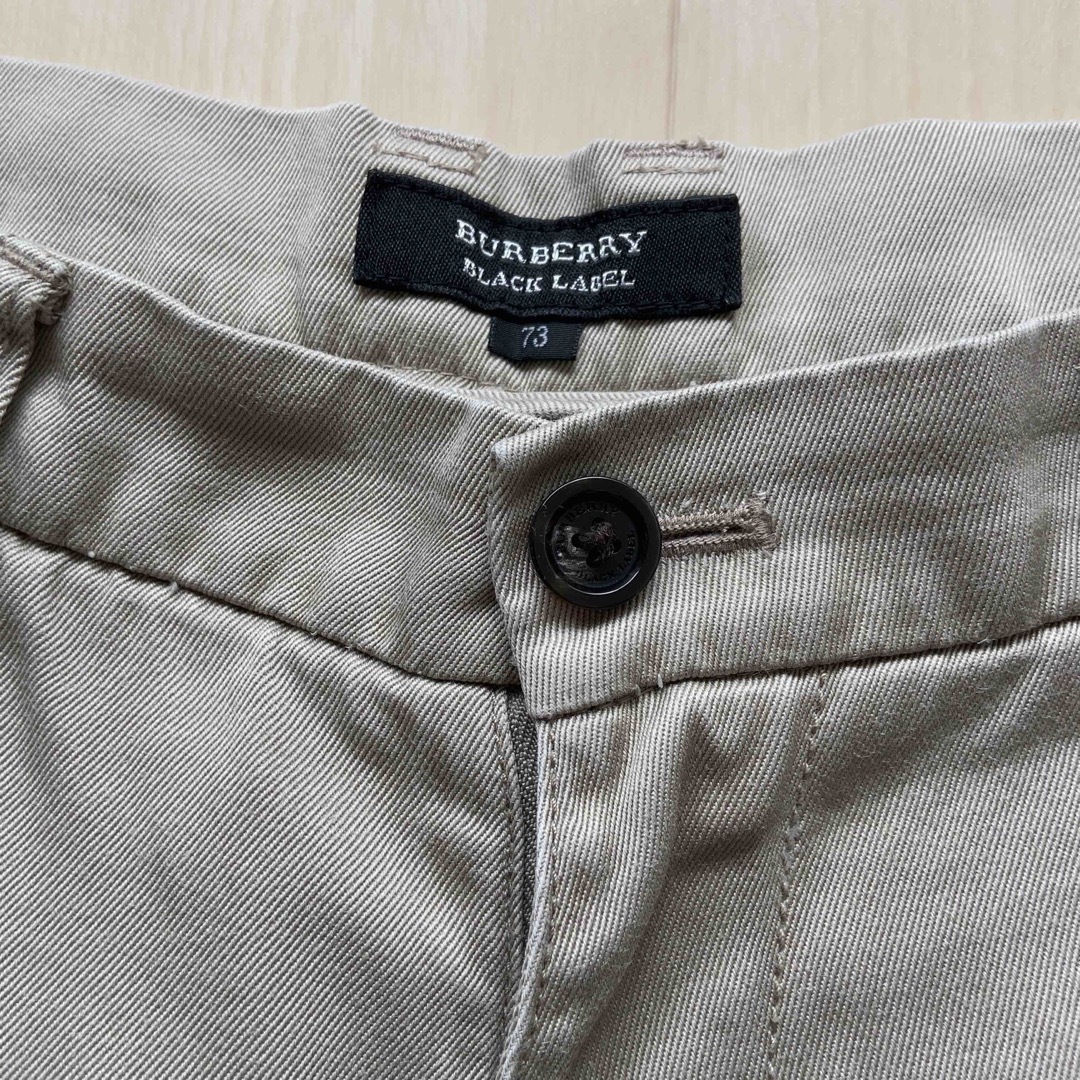 BURBERRY BLACK LABEL(バーバリーブラックレーベル)のバーバリーブラックレーベル ビッグロゴ チノパン 73 メンズのパンツ(チノパン)の商品写真