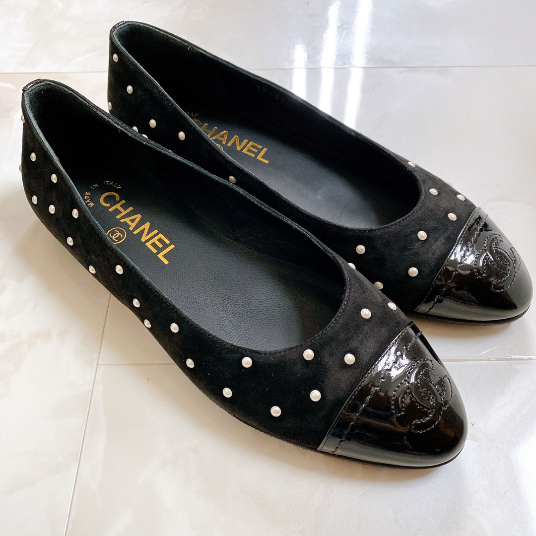 CHANEL(シャネル)の【CHANEL/シャネル】黒 バレリーナ バレエシューズ パール35.5C レディースの靴/シューズ(バレエシューズ)の商品写真