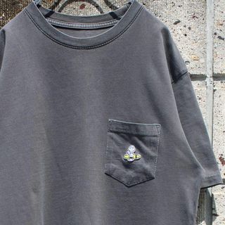 クイックシルバー(QUIKSILVER)のQuikslver × PEANUTS くすみカラー 胸ポケ刺繍入 古着Tシャツ(Tシャツ/カットソー(半袖/袖なし))