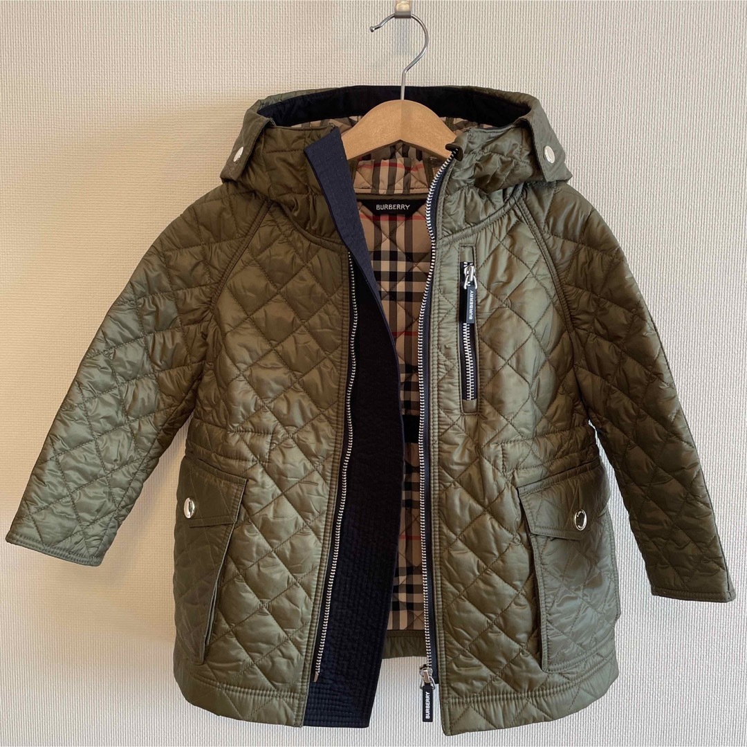 BURBERRY(バーバリー)のBURBERRY＊バーバリー＊キルティングコート＊フード＊キッズ＊3Y＊98cm キッズ/ベビー/マタニティのキッズ服女の子用(90cm~)(コート)の商品写真