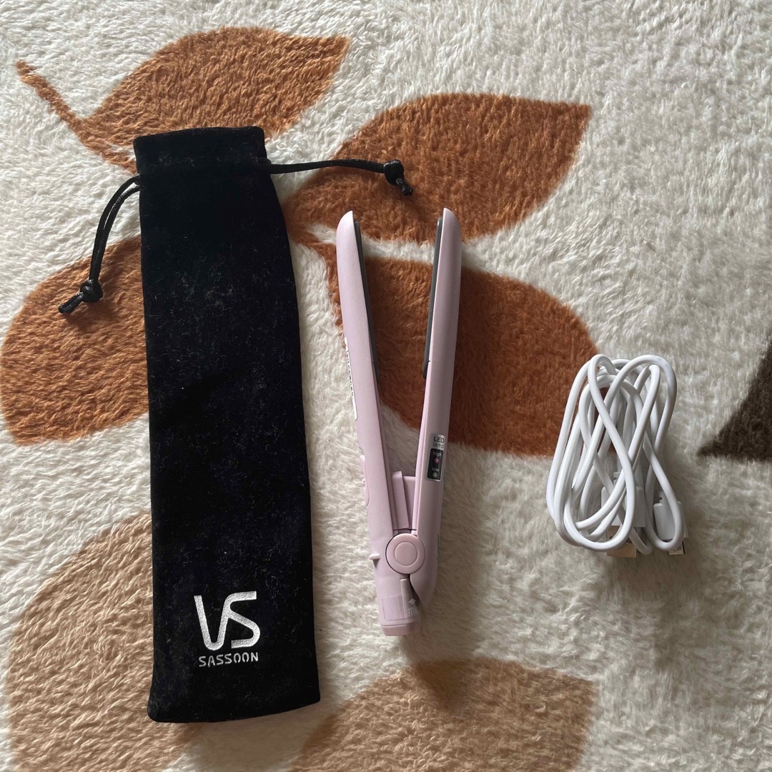 VS(ヴィダルサスーン)のVS ヴィダルサスーン ミニ ヘアアイロン USB 給電 海外対応 スマホ/家電/カメラの美容/健康(ヘアアイロン)の商品写真