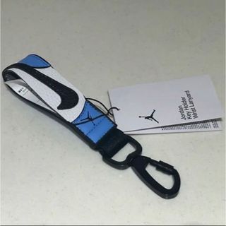 ジョーダン(Jordan Brand（NIKE）)のジョーダン トロフィー キーホルダー  ホワイト/ブルー/ブラック(キーホルダー)