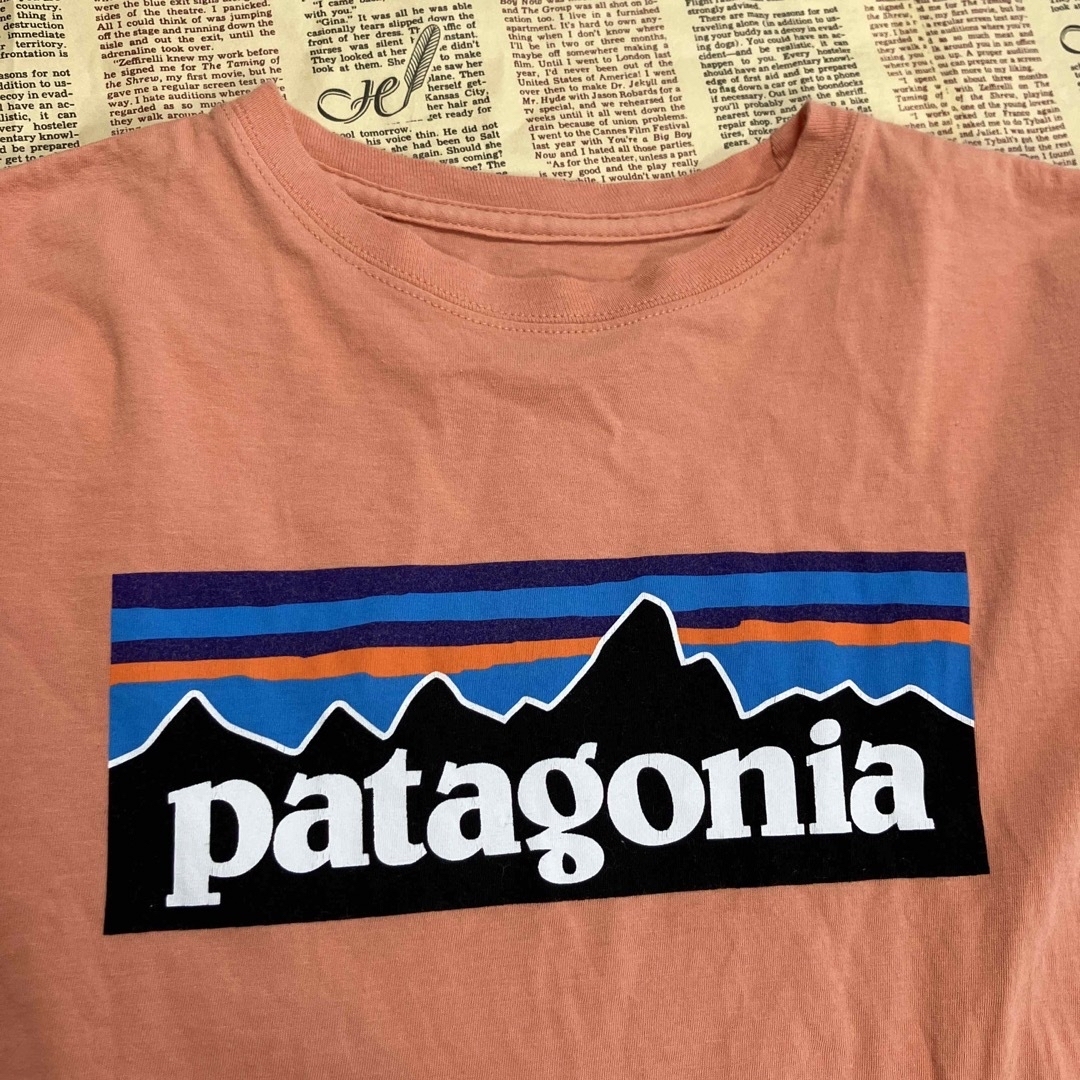 patagonia(パタゴニア)のもも様専用130cm patagoniaオーガニックサーティP-6ロゴ キッズ/ベビー/マタニティのキッズ服男の子用(90cm~)(Tシャツ/カットソー)の商品写真