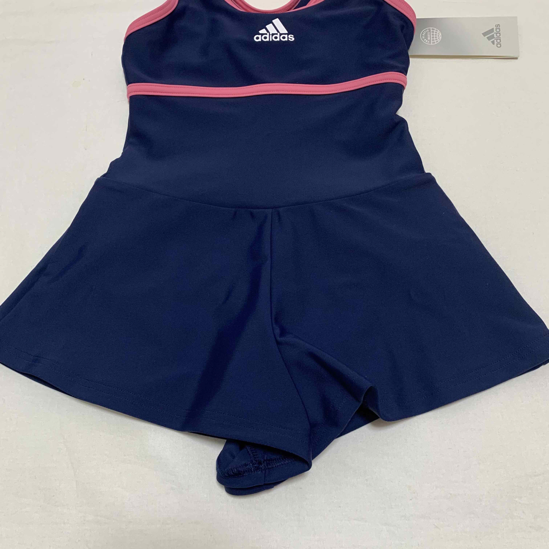 adidas(アディダス)の新品　アディダス　水着　130 スイム　ワンピース キッズ/ベビー/マタニティのキッズ服女の子用(90cm~)(水着)の商品写真