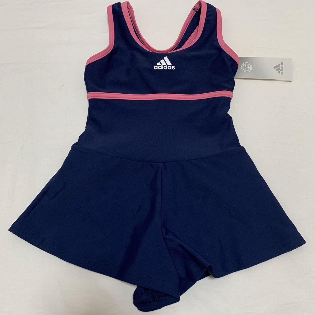 adidas(アディダス)の新品　アディダス　水着　130 スイム　ワンピース キッズ/ベビー/マタニティのキッズ服女の子用(90cm~)(水着)の商品写真