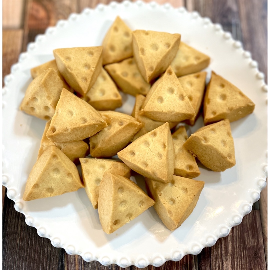 パルミジャーノレッジャーノのショートブレッド　焼き菓子　クッキー　チーズ 食品/飲料/酒の食品(菓子/デザート)の商品写真