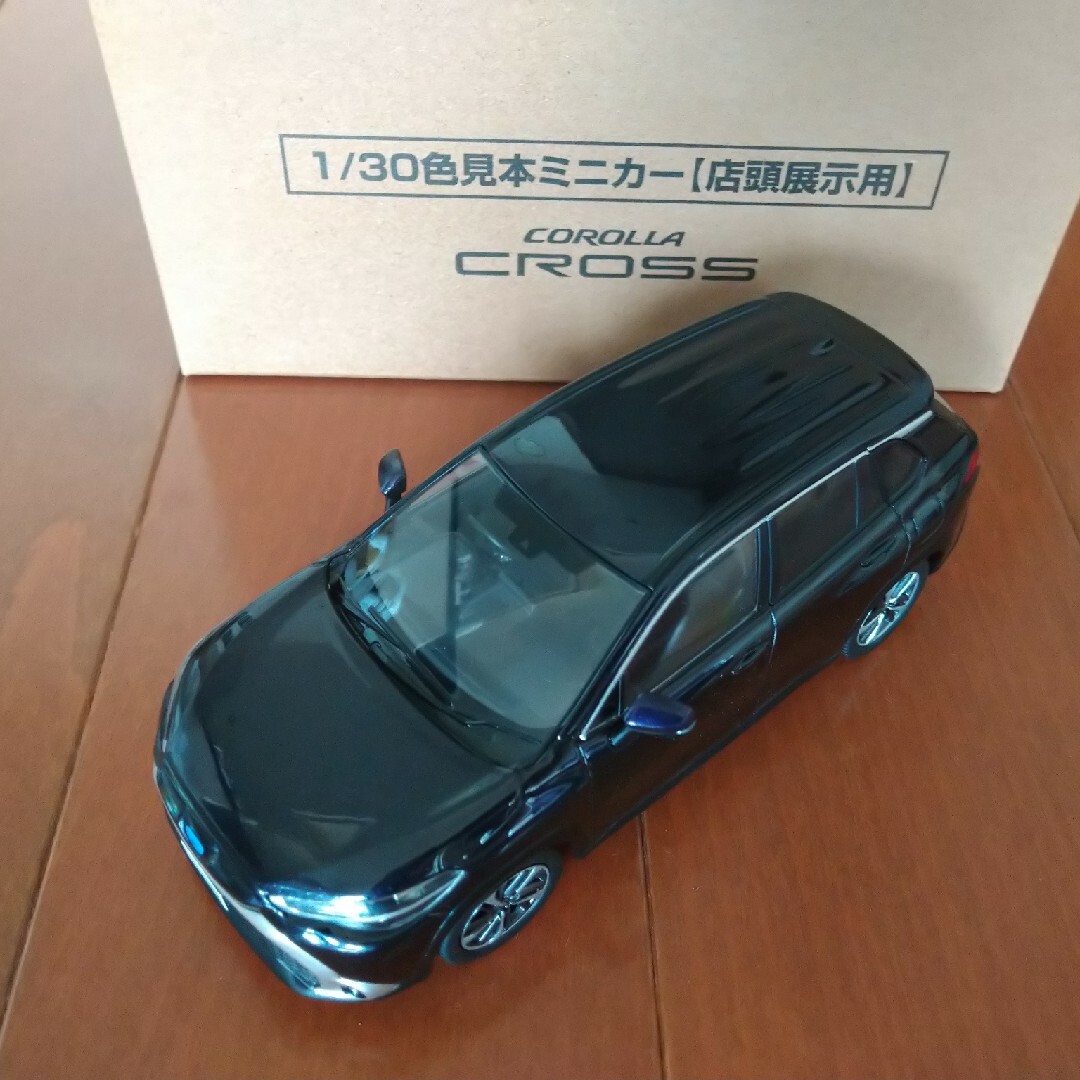 トヨタ カローラクロス 1/30 ミニカー 新品 非売品 スパークリングブラック | フリマアプリ ラクマ