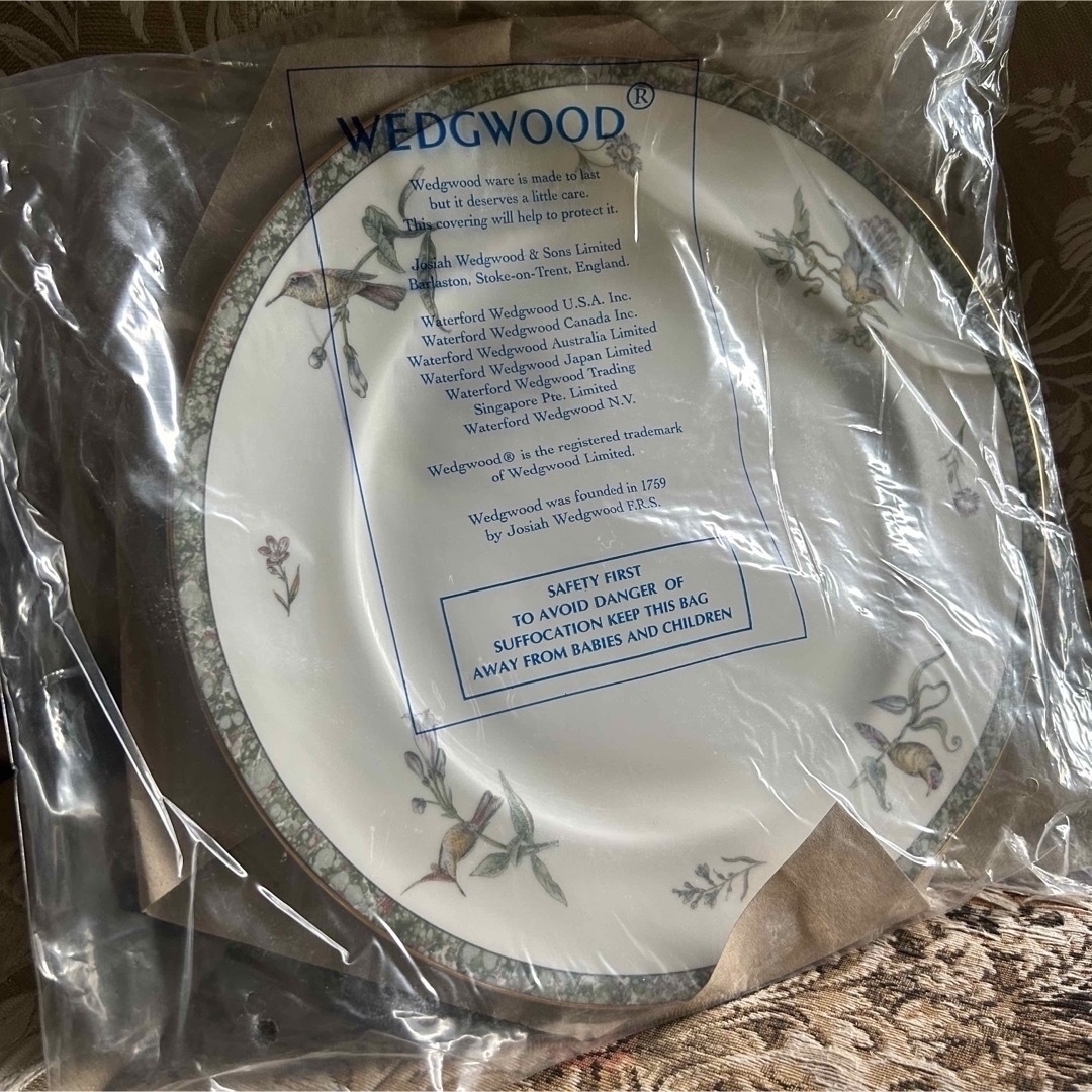 WEDGWOOD(ウェッジウッド)の新品 英国製 黒壺wedgwood  【Humming Birds】 大皿　2枚 インテリア/住まい/日用品のキッチン/食器(食器)の商品写真
