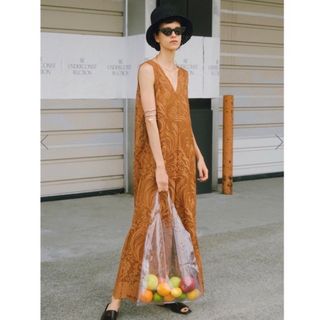 アメリヴィンテージ(Ameri VINTAGE)のAmeri vintage  CHLOE V NECK ROMPERS|サイズＳ(オールインワン)