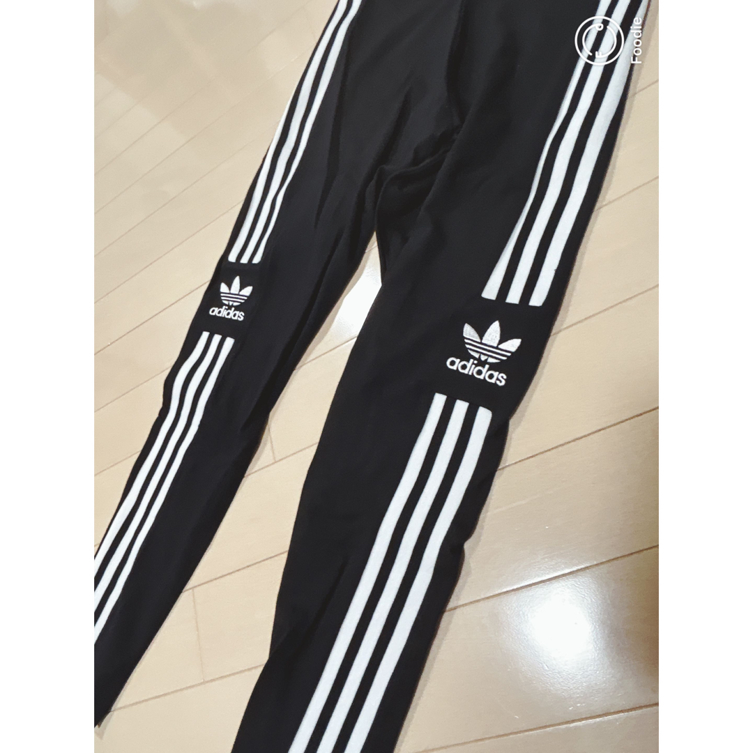 adidas(アディダス)のadidas AC TREFOIL TIGHT BLACK 3 STRIPS レディースのレッグウェア(レギンス/スパッツ)の商品写真