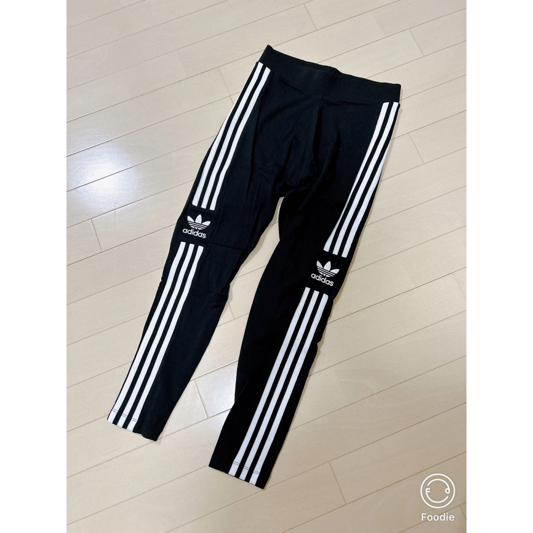 adidas(アディダス)のadidas AC TREFOIL TIGHT BLACK 3 STRIPS レディースのレッグウェア(レギンス/スパッツ)の商品写真